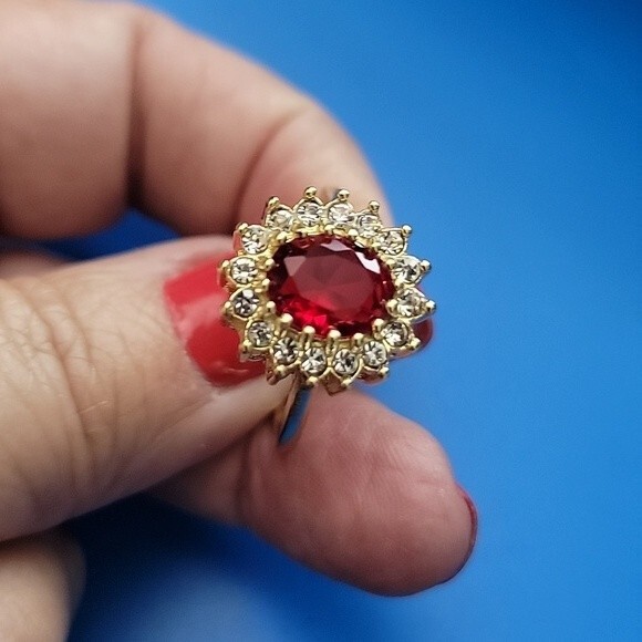 Gold Red Cocktail Ring Rhinestones sizes 8  Christmas - Picture 5 of 5